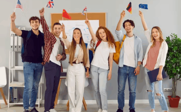 So sánh giữa học đại học trong nước và đi du học.